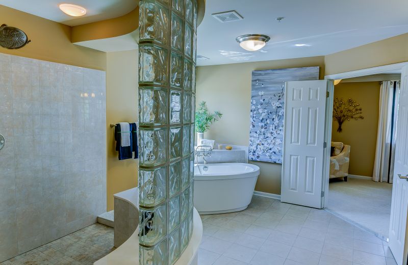 Best Bathroom Renovation Contractors in Newton, IA